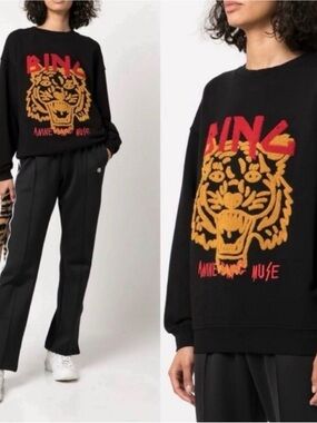 Anine bing chenille tiger patch embroidered sweatshirt.